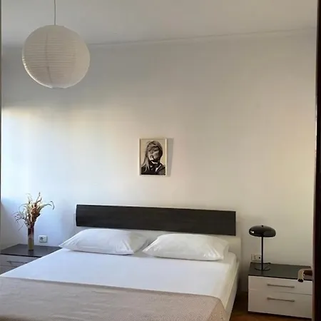 Appartement Stylish 2 Bed In Prime Location,blloku
