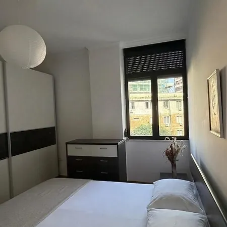 Appartement Stylish 2 Bed In Prime Location,blloku Tirana