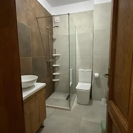 Stylish 2 Bed In Prime Location,blloku Appartement Tirana