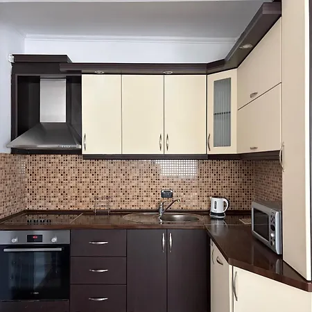 Stylish 2 Bed In Prime Location,blloku Appartement *